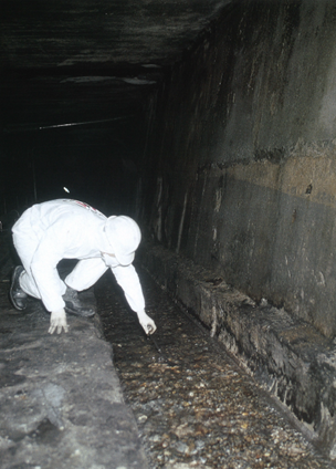 Wasserkontrolle im Strassentunnel